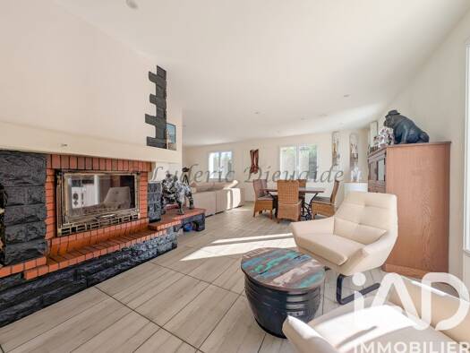Appartement à vendre 275 000 € 5 pièces 4 chambres 177 m² 1 étages Zone Rurale Lavaur 81500