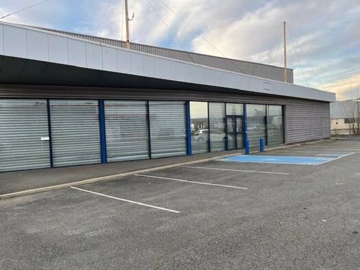 Local commercial à louer 1 200 € 136 m² de surface de vente Boulazac Isle Manoire 24750