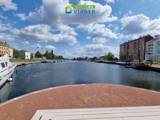 Appartement en viager occupé Bouquet 96 000 € 5 pièces 4 chambres 121 m² 5ème étage Les Bords de Loire Roanne 42300