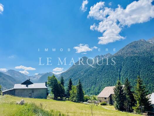 Terrain constructible viabilisé à vendre 295 000 € 669 m² de terrain Ceillac 05600
