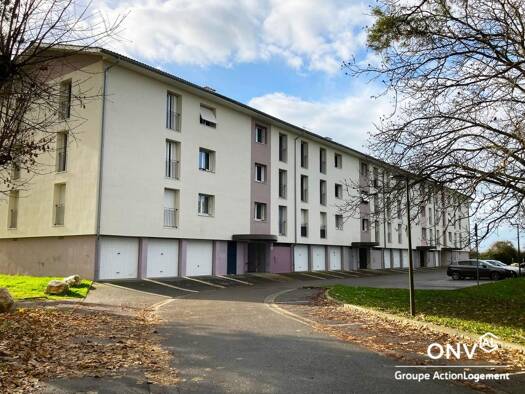 Appartement à vendre 73 800 € 3 pièces 2 chambres 66 m² 1er étage Saint-Étienne-de-Saint-Geoirs 38590