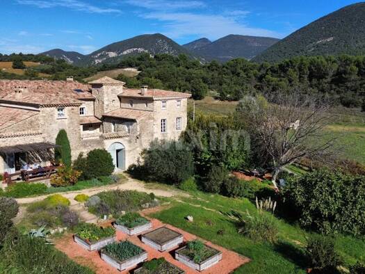 Ferme à vendre 4 950 000 € 16 pièces 12 chambres 900 m² Peripherie Nord Est Sud Est Nyons 26110