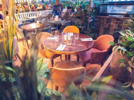 Restaurant à vendre Fonds de commerce 689 000 € 350 m² d'espace de restauration Est Peymeinade 06530