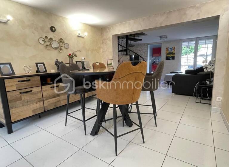 Maison de ville à vendre 156 000 € 4 pièces 2<br/>chambres 95 m²<br/>superficie Croix Rouge Tourcoing 59200