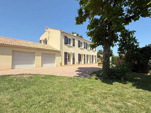 Maison à vendre 348 000 € 7 pièces 4 chambres 140 m² 8 108 m² de terrain Rives de l Yon 85310