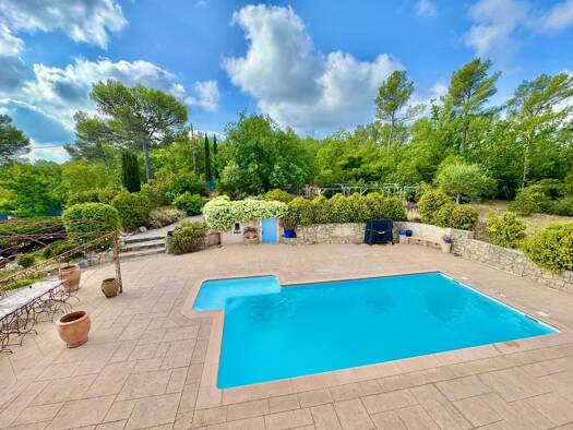 Maison à vendre 729 000 € 4 pièces 3 chambres 153 m² 5 011 m² de terrain Tourrettes 83440