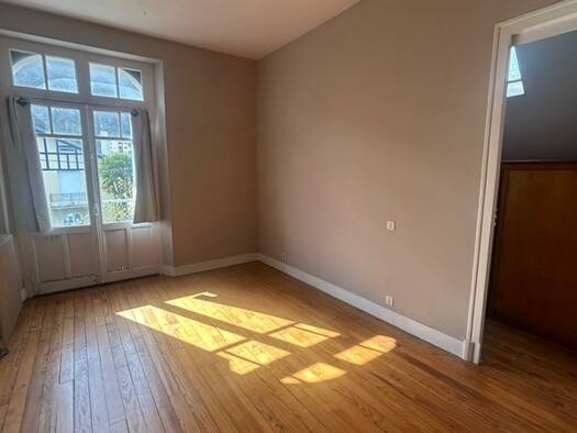 Maison de ville à vendre 165 500 € 7 pièces 6 chambres 225 m² 496 m² de terrain Ophite-Chantecler Lourdes 65100