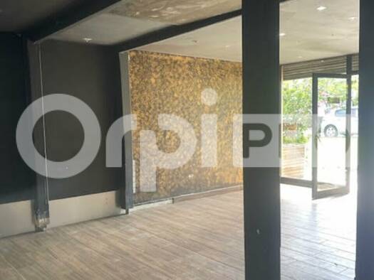 Local commercial à louer 3 300 € 57 m² de surface de vente Le Gosier 97190