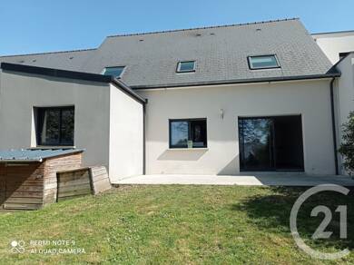 Maison à louer 1 050 € 6 pièces 5 chambres 122 m² 313 m² de terrain Vitre 35500