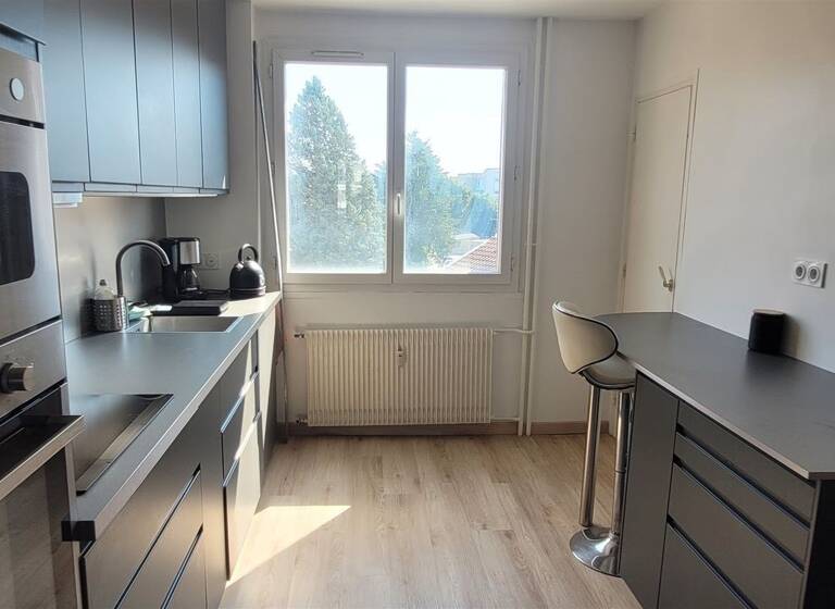 Appartement à louer 1 210 € 3 pièces 2<br/>chambres 75 m²<br/>superficie 3/5<br/>étage Les Poulettes Villeurbanne 69100