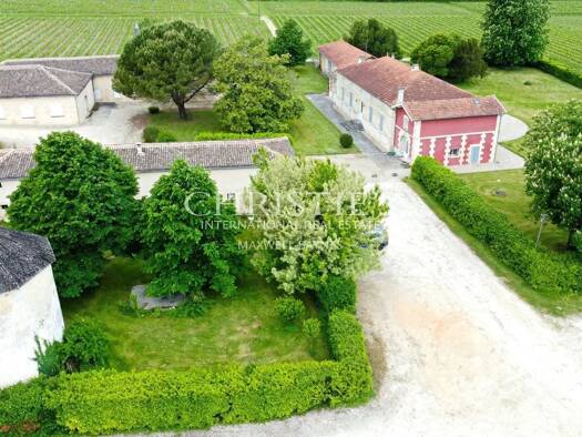 Vignoble à vendre 1 400 000 € 405 m² Bourg 33710