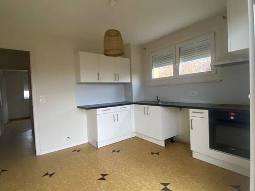 Appartement à louer 970 € 2 pièces 1 chambre 50 m² Étage 2/3 Saint-Cergues 74140