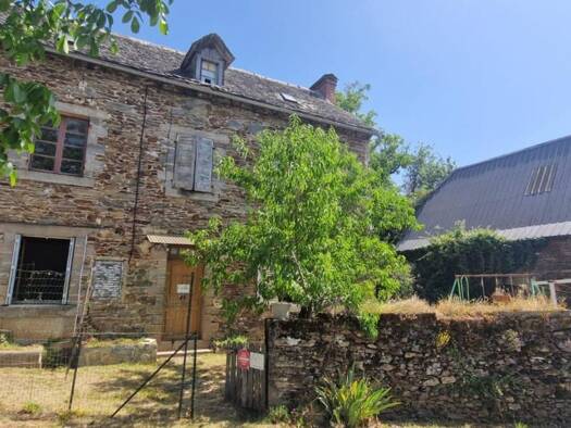 Ferme à vendre 66 000 € 5 pièces 3 chambres 94 m² 3 797 m² de terrain Saint-Parthem 12300
