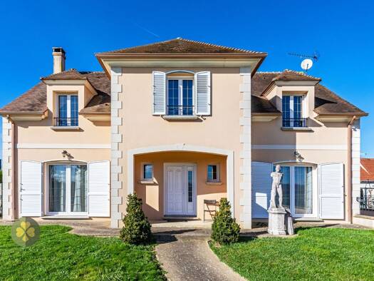 Maison à vendre 519 000 € 5 pièces 4 chambres 200 m² 736 m² de terrain Tacoignières 78910