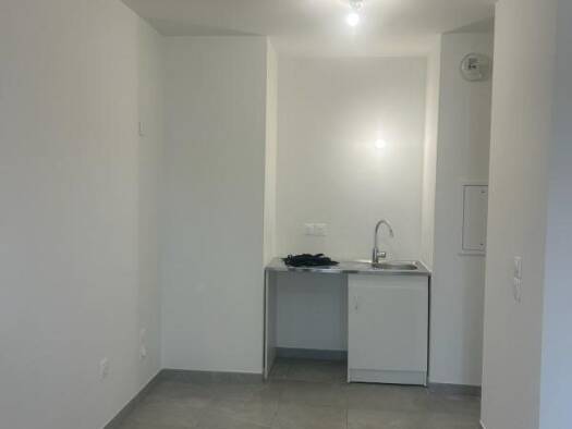 Appartement à louer 1 250 € 2 pièces 1 chambre 41 m² RDC Hachette Le Plessis-Robinson 92350