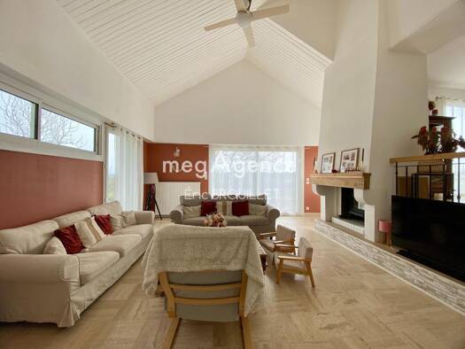 Maison à vendre 253 500 € 8 pièces 4 chambres 144 m² 1 017 m² de terrain Val d'Erdre-Auxence 49370