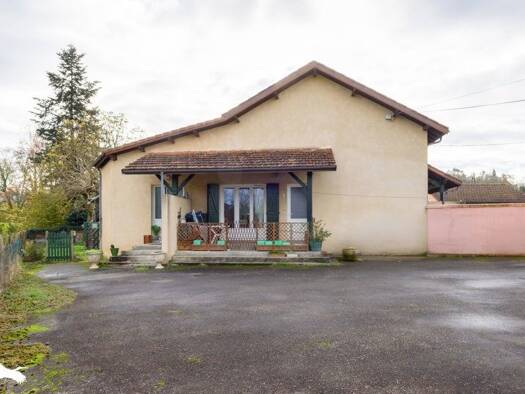 Immeuble à vendre 213 000 € 218 m² Hagetmau 40700
