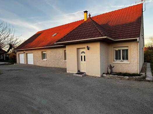 Maison à vendre 299 000 € 8 pièces 5 chambres 185 m² 2 398 m² de terrain Ouroux-sur-Saône 71370