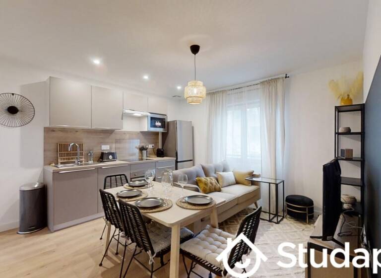 Appartement à louer 470 € 1 pièce 2<br/>chambres 12 m²<br/>superficie 2ème<br/>étage Hôtel de Ville Saint-Nazaire 44600