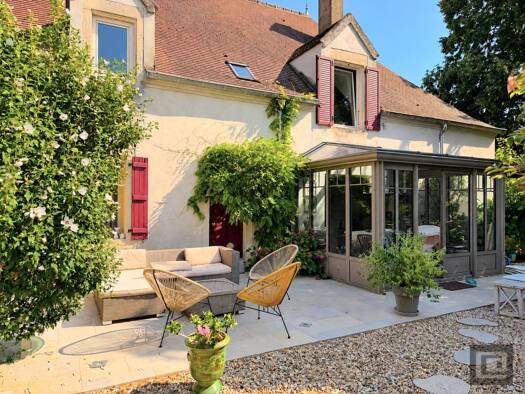 Maison à vendre 450 000 € 7 pièces 4 chambres 330 m² 3 645 m² de terrain Damerey 71620