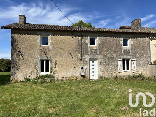 Maison à vendre 66 000 € 5 pièces 2 chambres 166 m² 2 560 m² de terrain Valence-en-Poitou 86700