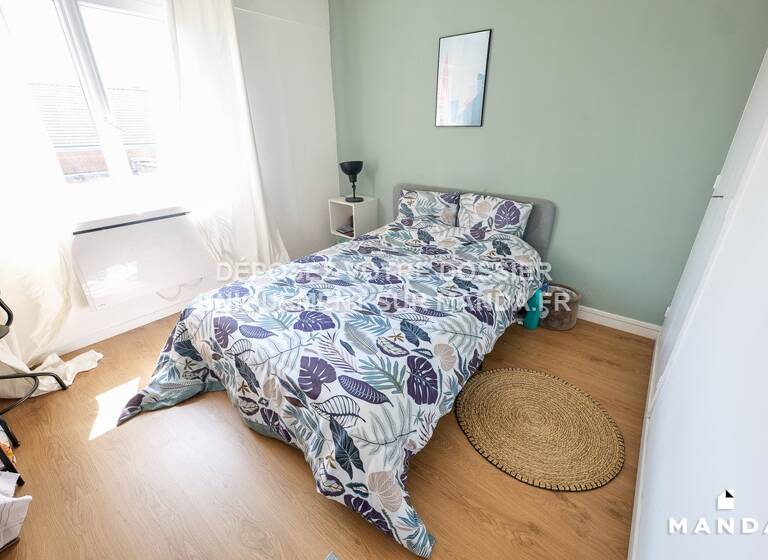 Appartement à louer 435 € 4 pièces 3<br/>chambres 1er<br/>étage Faubourg de Béthune-Concorde Lille 59000