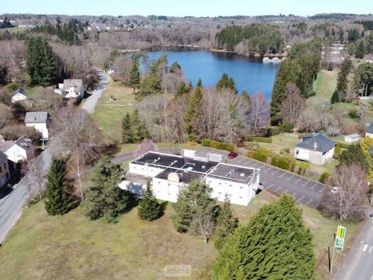 Local commercial à vendre 364 000 € 1 099 m² de surface de vente Merlines 19340