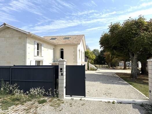 Maison à vendre 749 500 € 5 pièces 4 chambres 162 m² 1 558 m² de terrain Carignan-de-Bordeaux 33360