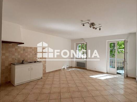 Appartement à louer 699 € 2 pièces 1 chambre 51,14 m² 1er étage Garéoult 83136