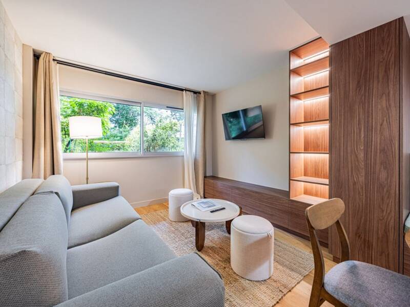 Maison à louer, 0m², PARIS 18E