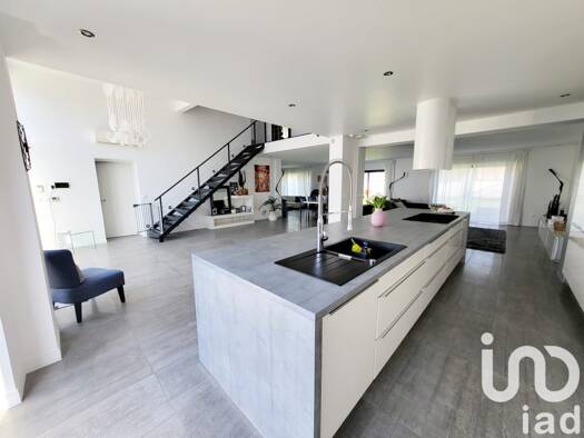 Maison à vendre 849 000 € 9 pièces 5 chambres 376,4 m² 851 m² de terrain Nord Mundolsheim 67450