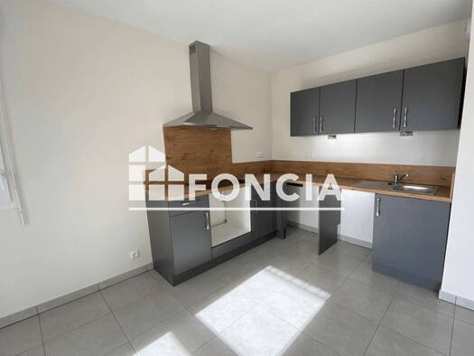 Appartement à louer 710 € 3 pièces 2 chambres 57,6 m² 2ème étage Champratel Clermont-Ferrand 63000