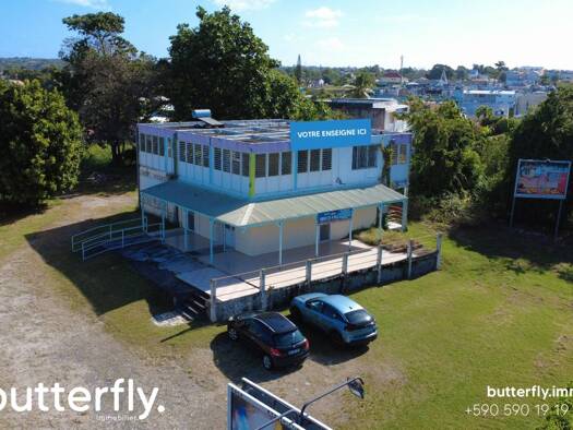 Local commercial à louer 2 200 € 72 m² de surface de vente Le Gosier 97190