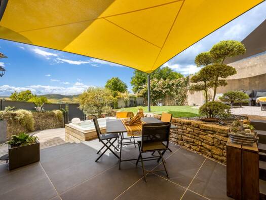 Maison à vendre 620 000 € 8 pièces 3 chambres 187 m² 233 m² de terrain Val d'Oingt 69620