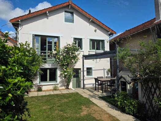 Maison à vendre 849 000 € 5 pièces 3 chambres 130 m² 250 m² de terrain Gressets-Centre-Garenne-Bechevet La Celle-Saint-Cloud 78170