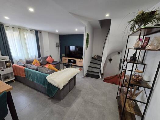 Maison de ville à louer 900 € 3 pièces 2 chambres 80 m² 1 m² de terrain Vinassan 11110