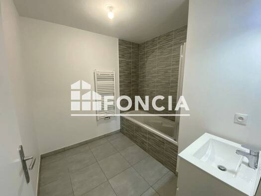 Appartement à louer 664 € 3 pièces 2 chambres 60,7 m² 1er étage Est Saint-Vincent-de-Tyrosse 40230