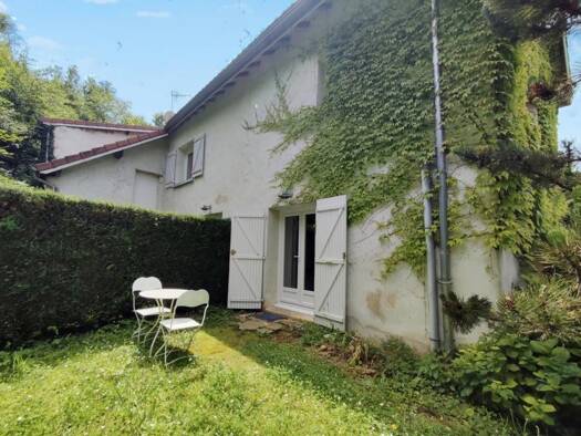 Appartement à louer 820 € 2 pièces 1 chambre 46 m² RDC Villemoirieu 38460