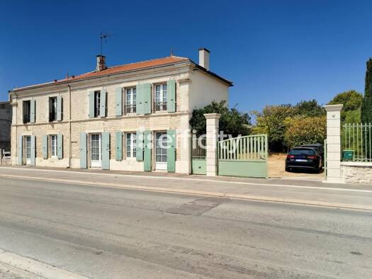 Maison de ville à vendre 270 000 € 5 pièces 3 chambres 181 m² 814 m² de terrain Ferrières 17170