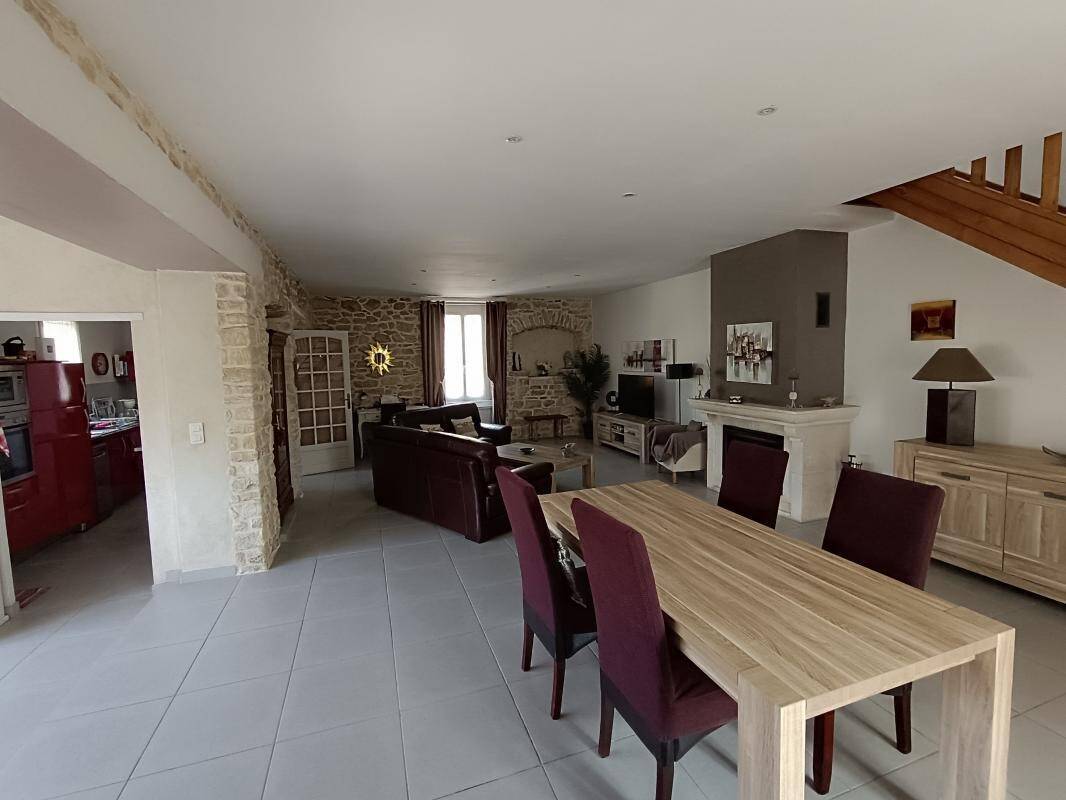 Maison à vendre, 143m², SAINT JEAN DE MARUEJOLS ET AVEJAN