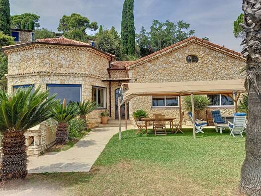 Maison à louer 4 500 € 6 pièces 4 chambres 199,5 m² dès le 01/09/2026 Châteauneuf-Grasse 06740