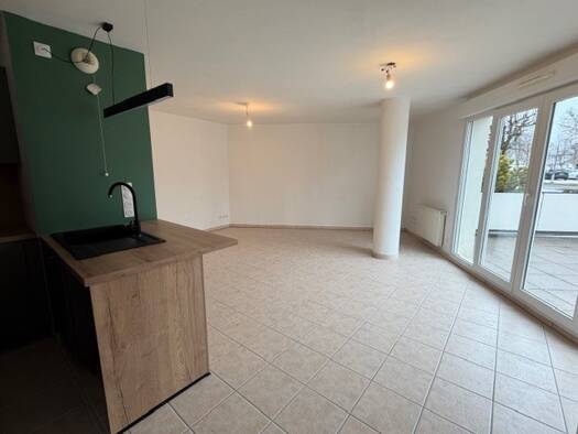 Appartement à louer 1 085 € 3 pièces 2 chambres 74 m² RDC/2 Stand-Chirvaux-Gare Pontarlier 25300