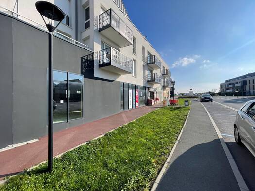 Local commercial à louer 3 105 € 201 m² de surface de vente Saint Ouen Caen 14000