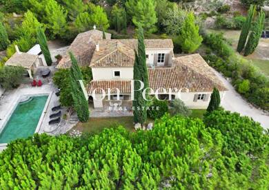 Maison à vendre 2 050 000 € 8 pièces 5 chambres 280 m² 4 000 m² de terrain Maussane-les-Alpilles 13520
