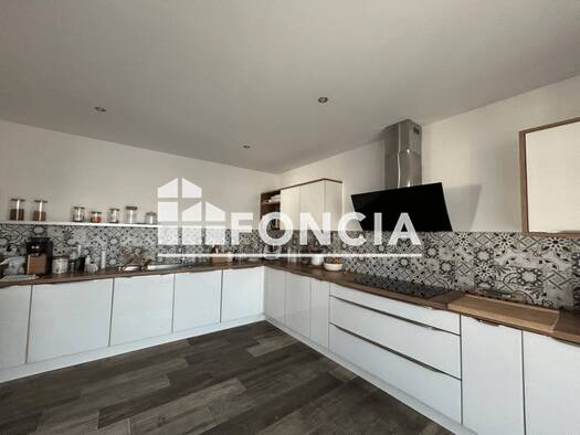 Villa à louer 1 500 € 6 pièces 5 chambres 160 m² dès le 12/04/2026 Est Belleville-en-Beaujolais 69220