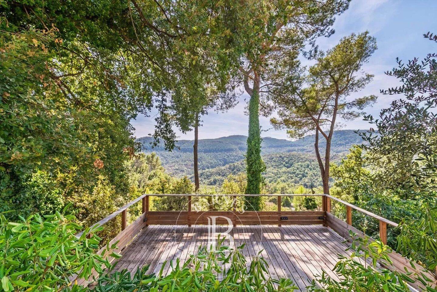 Maison à vendre, 190m², BAGNOLS EN FORET