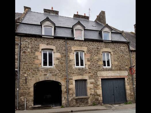 Maison de ville à vendre 199 900 € 7 pièces 6 chambres 235 m² 603 m² de terrain Plancoët 22130
