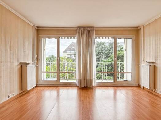 Appartement à vendre 123 000 € 3 pièces 2 chambres 70 m² Étage 2/5 Les Fontaines Tours 37200