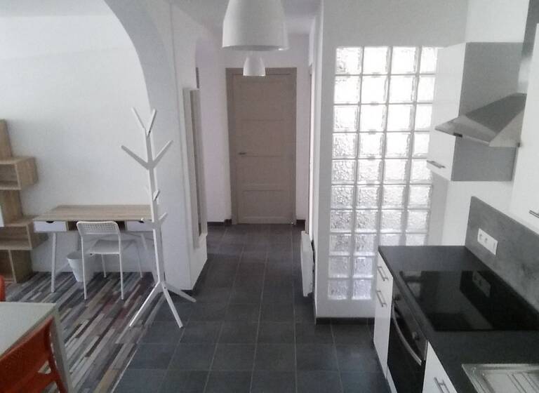 Appartement à louer 450 € 2 pièces 1<br/>chambre 44 m²<br/>superficie RDC/2<br/>étage La Fleche 72200