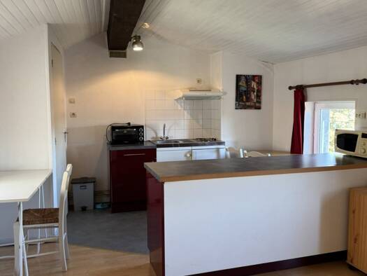 Appartement à louer 350 € 1 pièce 25,6 m² Étage 3/3 Castres 81100